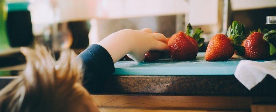 Dziecko samo w domu: jak rozmawiać o bezpieczeństwie? Jaki wiek?