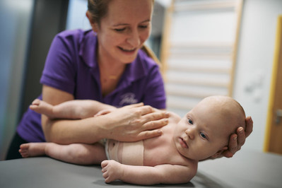 3 powody, dla których warto przyjść z niemowlakiem na konsultację do fizjoterapeuty