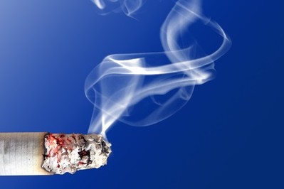 Jak usunąć zapach papierosów z mieszkania?