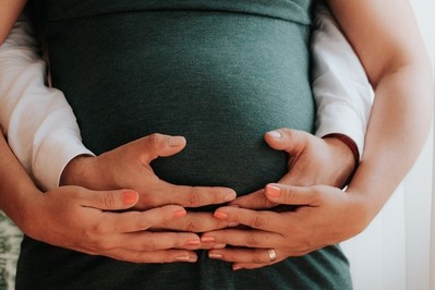 Przebarwienia w ciąży na twarzy: jak je bezpiecznie usunąć w domu?