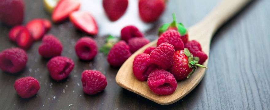 Rozszerzanie diety niemowlaka: Od kiedy maliny dla dziecka?