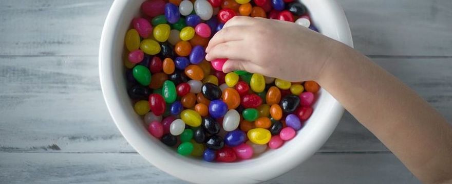 Dziecko je dużo słodyczy? Może mieć problem z uczeniem i pamięcią w przyszłości!