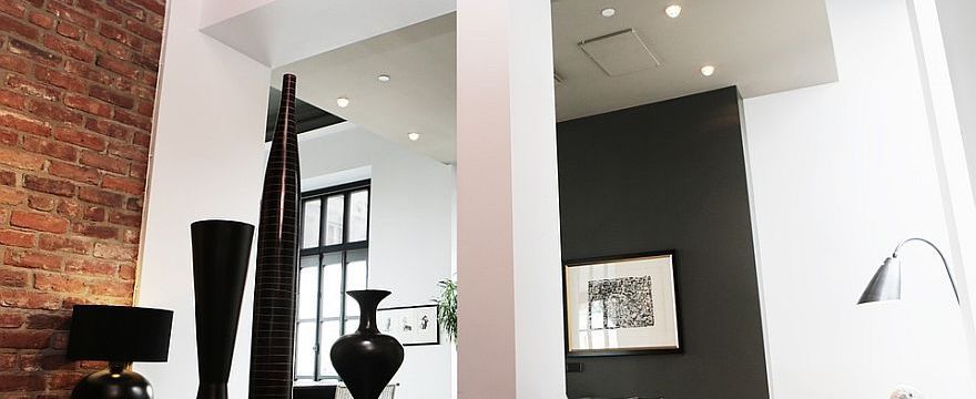 Jakie elementy stylu loftowego warto wykorzystać przy aranżacji mieszkania?