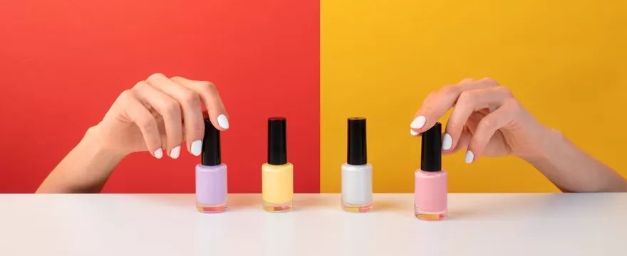 Zakazany składnik w hybrydzie — sprawdź nim zrobisz sobie paznokcie