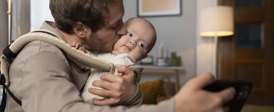 Tata też czuje się zagubiony – jak wspierać partnera po narodzinach dziecka?  