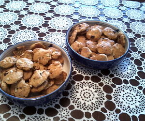 Miodowe ciasteczka z bakaliami.